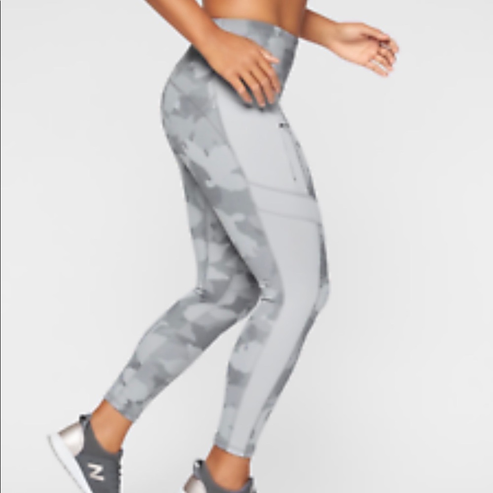 Athleta All In Camo 7/8 tight Leggings